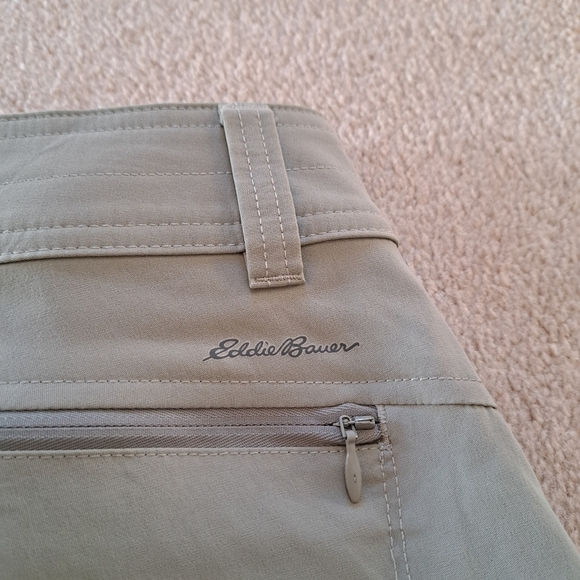 Eddie Bauer Bermuda Shorts Women's Size 4 Green Rolled Hem Neutral Shorts - Picture 10 of 11